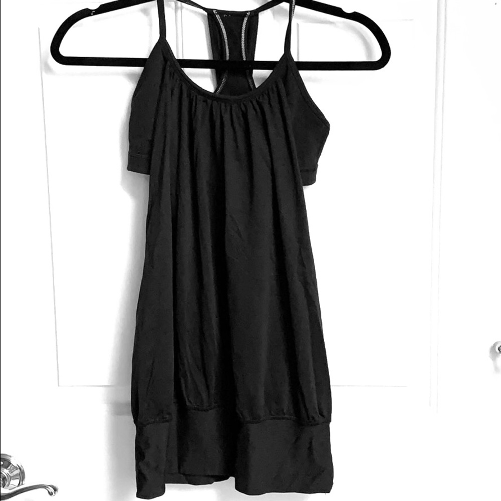 Women’s lululemon tank with built in bra size 4